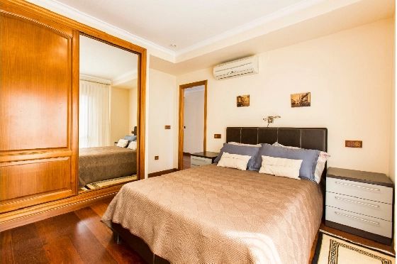 Villa in Denia zu verkaufen, Espace de vie 266 m², Klimaanlage, Terrain 1254 m², 5 Chambres &agrave; coucher, 3 Badezimmer, Pool, ref.: VI-CHA2550-33
