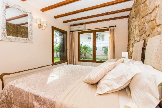 Villa in Denia zu verkaufen, Espace de vie 266 m², Klimaanlage, Terrain 1254 m², 5 Chambres &agrave; coucher, 3 Badezimmer, Pool, ref.: VI-CHA2550-35