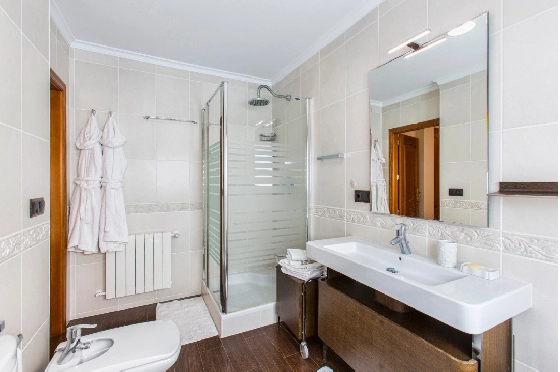 Villa in Denia zu verkaufen, Espace de vie 266 m², Klimaanlage, Terrain 1254 m², 5 Chambres &agrave; coucher, 3 Badezimmer, Pool, ref.: VI-CHA2550-36