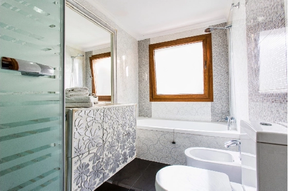 Villa in Denia zu verkaufen, Espace de vie 266 m², Klimaanlage, Terrain 1254 m², 5 Chambres &agrave; coucher, 3 Badezimmer, Pool, ref.: VI-CHA2550-38