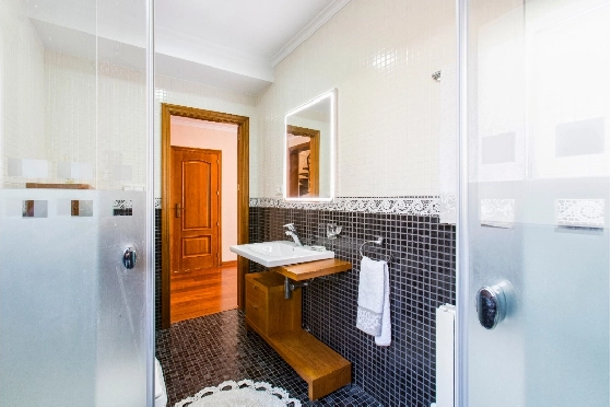 Villa in Denia zu verkaufen, Espace de vie 266 m², Klimaanlage, Terrain 1254 m², 5 Chambres &agrave; coucher, 3 Badezimmer, Pool, ref.: VI-CHA2550-40