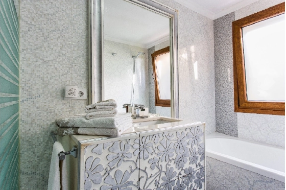 Villa in Denia zu verkaufen, Espace de vie 266 m², Klimaanlage, Terrain 1254 m², 5 Chambres &agrave; coucher, 3 Badezimmer, Pool, ref.: VI-CHA2550-41