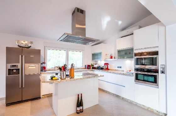 Villa in Moraira zu verkaufen, Espace de vie 270 m², Klimaanlage, Terrain 897 m², 3 Chambres &agrave; coucher, 3 Badezimmer, Pool, ref.: AM-12629DR-12