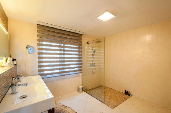 Villa in Moraira zu verkaufen, Espace de vie 270 m², Klimaanlage, Terrain 897 m², 3 Chambres &agrave; coucher, 3 Badezimmer, Pool, ref.: AM-12629DR-19