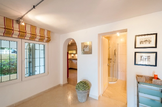Villa in Moraira zu verkaufen, Espace de vie 270 m², Klimaanlage, Terrain 897 m², 3 Chambres &agrave; coucher, 3 Badezimmer, Pool, ref.: AM-12629DR-21