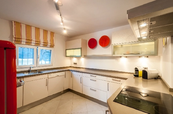 Villa in Moraira zu verkaufen, Espace de vie 270 m², Klimaanlage, Terrain 897 m², 3 Chambres &agrave; coucher, 3 Badezimmer, Pool, ref.: AM-12629DR-25