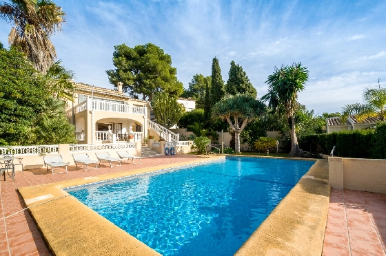 Villa in Moraira zu verkaufen, Espace de vie 270 m², Klimaanlage, Terrain 897 m², 3 Chambres &agrave; coucher, 3 Badezimmer, Pool, ref.: AM-12629DR-35