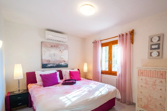 Villa in Benissa zu verkaufen, Espace de vie 247 m², Baujahr 1993, Klimaanlage, Terrain 848 m², 5 Chambres &agrave; coucher, 3 Badezimmer, Pool, ref.: AM-12630DR-28