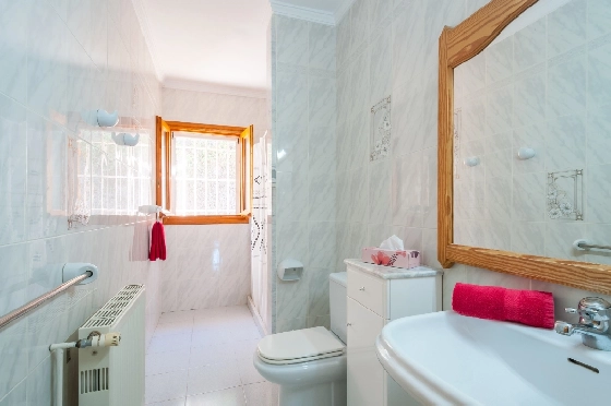 Villa in Benissa zu verkaufen, Espace de vie 247 m², Baujahr 1993, Klimaanlage, Terrain 848 m², 5 Chambres &agrave; coucher, 3 Badezimmer, Pool, ref.: AM-12630DR-31