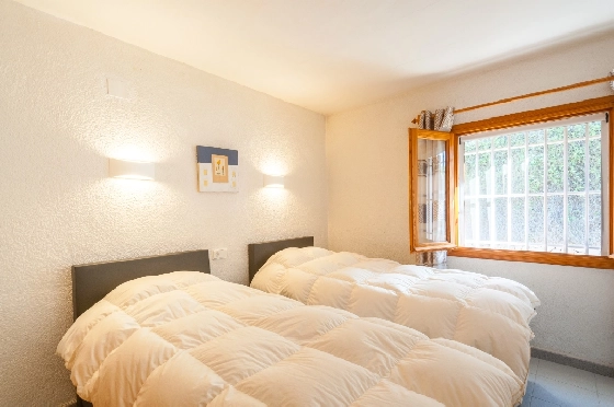 Villa in Benissa zu verkaufen, Espace de vie 247 m², Baujahr 1993, Klimaanlage, Terrain 848 m², 5 Chambres &agrave; coucher, 3 Badezimmer, Pool, ref.: AM-12630DR-32