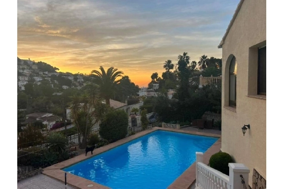 Villa in Benissa zu verkaufen, Espace de vie 181 m², Terrain 881 m², 3 Chambres &agrave; coucher, 3 Badezimmer, Pool, ref.: PT-25011-26