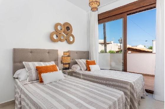 Erdgeschoss Apartment in Torrevieja zu verkaufen, Espace de vie 100 m², Zustand Erstbezug, 3 Chambres &agrave; coucher, 2 Badezimmer, Pool, ref.: HA-TON-159-A03-18