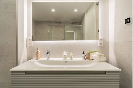 Reihenhaus in La Nucia zu verkaufen, Wohnfläche 157 m², Zustand Erstbezug, Klimaanlage, 4 Schlafzimmer, 3 Badezimmer, Pool, ref.: HA-LNN-130-R01-21