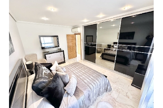 Stadthaus in Pego zu verkaufen, Wohnfläche 280 m², Baujahr 2010, Klimaanlage, Grundstück 153 m², 3 Schlafzimmer, 2 Badezimmer, Pool, ref.: O-V97114-5