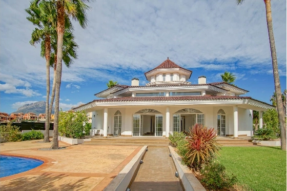 Villa in L-Alfas del Pi(Alfaz del PI Pueblo Urbanizaciones) zu verkaufen, Espace de vie 810 m², Terrain 1094 m², 5 Chambres &agrave; coucher, 6 Badezimmer, Pool, ref.: COB-7030ALF-10535-1