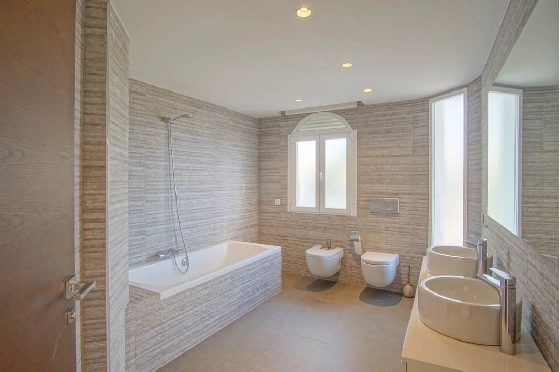 Villa in L-Alfas del Pi(Alfaz del PI Pueblo Urbanizaciones) zu verkaufen, Espace de vie 810 m², Terrain 1094 m², 5 Chambres &agrave; coucher, 6 Badezimmer, Pool, ref.: COB-7030ALF-10535-22