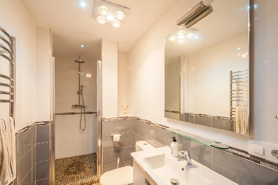 Villa in Moraira zu verkaufen, Espace de vie 285 m², Baujahr 2015, Klimaanlage, Terrain 960 m², 4 Chambres &agrave; coucher, 3 Badezimmer, Pool, ref.: AM-12646DR-21