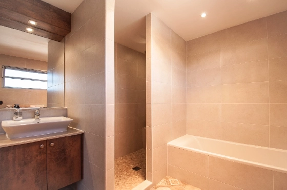 Villa in Moraira zu verkaufen, Espace de vie 285 m², Baujahr 2015, Klimaanlage, Terrain 960 m², 4 Chambres &agrave; coucher, 3 Badezimmer, Pool, ref.: AM-12646DR-23
