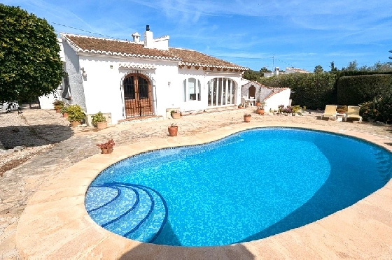 Villa in Javea zu verkaufen, Espace de vie 170 m², Terrain 817 m², 3 Chambres &agrave; coucher, 2 Badezimmer, Pool, ref.: AVS-57614-26