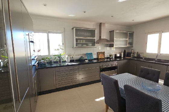 Villa in Pego zu verkaufen, Espace de vie 312 m², Baujahr 2005, Klimaanlage, Terrain 1027 m², 5 Chambres &agrave; coucher, 5 Badezimmer, Pool, ref.: O-V98114-17