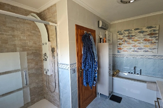 Villa in Pego zu verkaufen, Espace de vie 312 m², Baujahr 2005, Klimaanlage, Terrain 1027 m², 5 Chambres &agrave; coucher, 5 Badezimmer, Pool, ref.: O-V98114-32