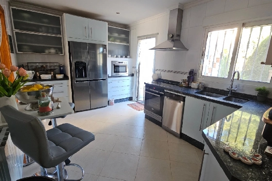 Villa in Pego zu verkaufen, Espace de vie 312 m², Baujahr 2005, Klimaanlage, Terrain 1027 m², 5 Chambres &agrave; coucher, 5 Badezimmer, Pool, ref.: O-V98114-40