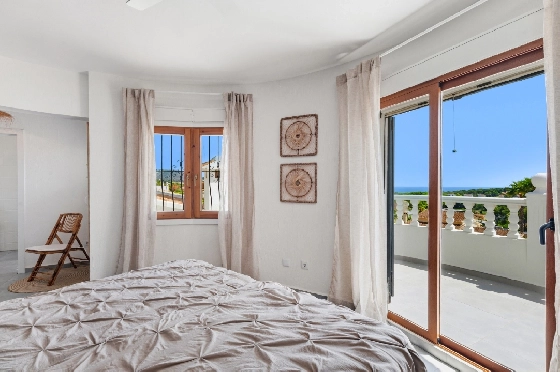 Villa in Moraira zu verkaufen, Espace de vie 290 m², Baujahr 2003, + Ofen, Klimaanlage, Terrain 847 m², 3 Chambres &agrave; coucher, 3 Badezimmer, Pool, ref.: AM-12692DR-46