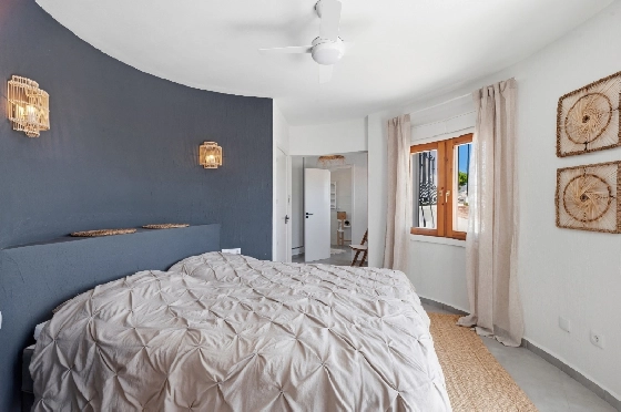 Villa in Moraira zu verkaufen, Espace de vie 290 m², Baujahr 2003, + Ofen, Klimaanlage, Terrain 847 m², 3 Chambres &agrave; coucher, 3 Badezimmer, Pool, ref.: AM-12692DR-47