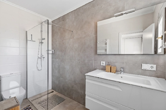 Villa in Moraira zu verkaufen, Espace de vie 290 m², Baujahr 2003, + Ofen, Klimaanlage, Terrain 847 m², 3 Chambres &agrave; coucher, 3 Badezimmer, Pool, ref.: AM-12692DR-48