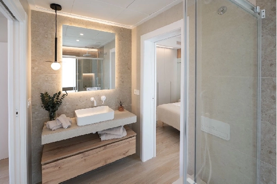Eck-Reihenhaus in Los Alcazares zu verkaufen, Espace de vie 146 m², Zustand Erstbezug, Klimaanlage, Terrain 177 m², 3 Chambres &agrave; coucher, 2 Badezimmer, Pool, ref.: HA-LAN-480-Q01-14