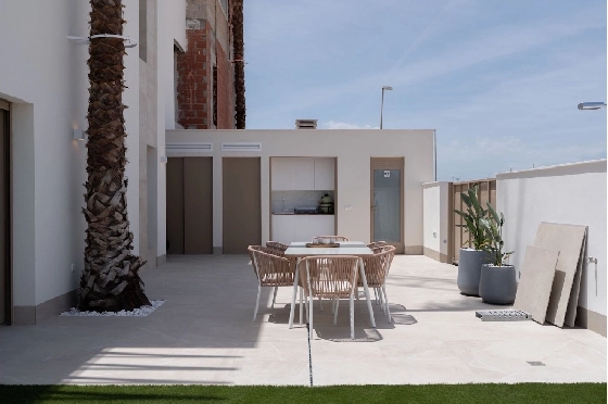 Eck-Reihenhaus in Los Alcazares zu verkaufen, Espace de vie 146 m², Zustand Erstbezug, Klimaanlage, Terrain 177 m², 3 Chambres &agrave; coucher, 2 Badezimmer, Pool, ref.: HA-LAN-480-Q01-23