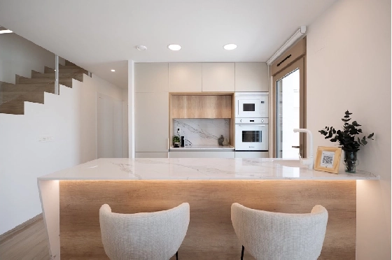 Eck-Reihenhaus in Los Alcazares zu verkaufen, Espace de vie 146 m², Zustand Erstbezug, Klimaanlage, Terrain 177 m², 3 Chambres &agrave; coucher, 2 Badezimmer, Pool, ref.: HA-LAN-480-Q01-7