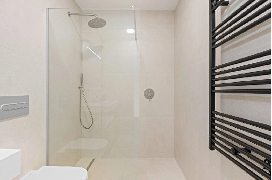 Villa in Los Alcazares zu verkaufen, Espace de vie 198 m², Zustand Erstbezug, Klimaanlage, Terrain 235 m², 3 Chambres &agrave; coucher, 2 Badezimmer, Pool, ref.: HA-LAN-501-E01-18